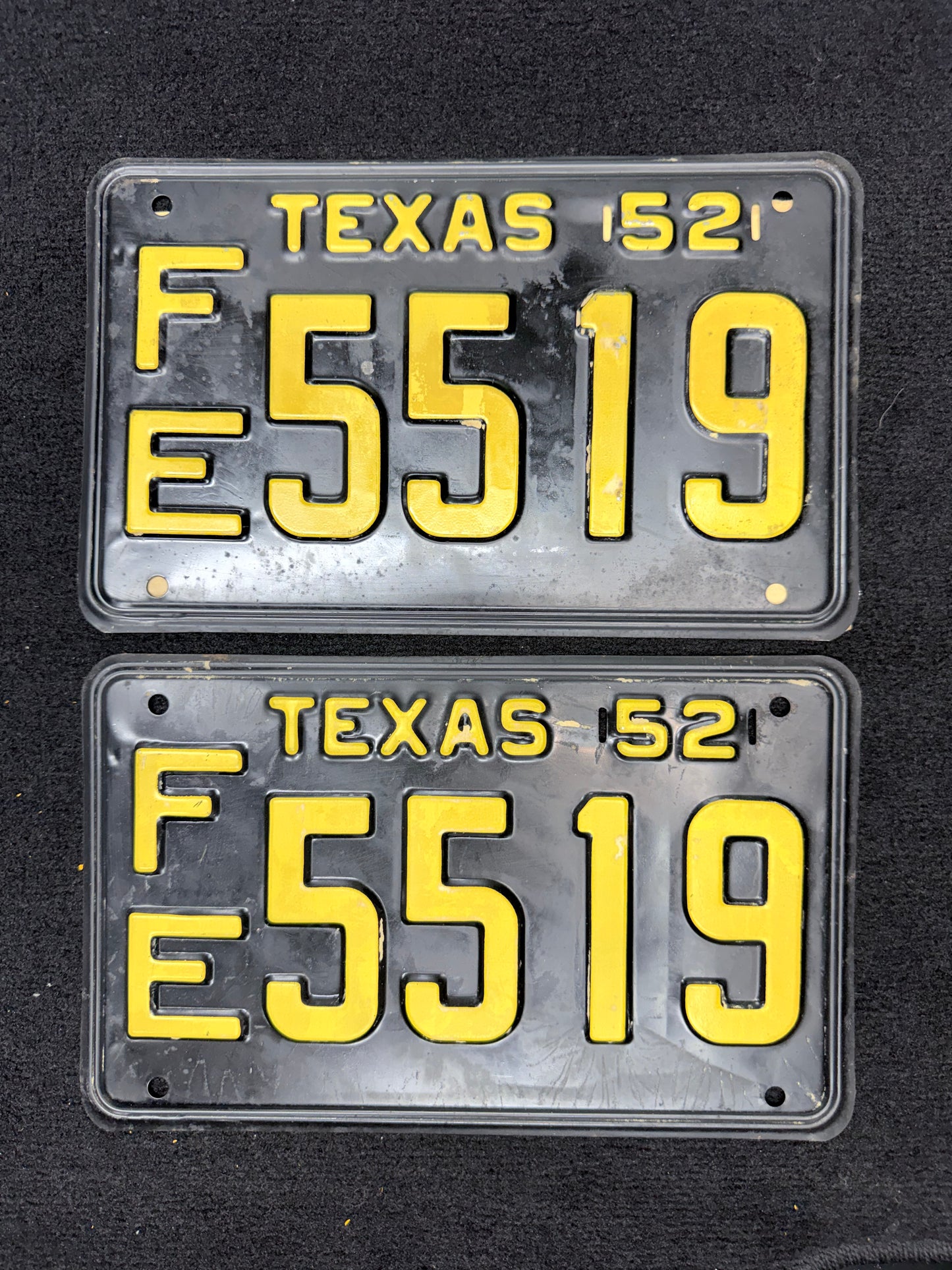1952 Texas License Plate Pair ā Original TX Plates ā YOM Eligible ā FE 5519 ā Matching Set ā Black Yellow