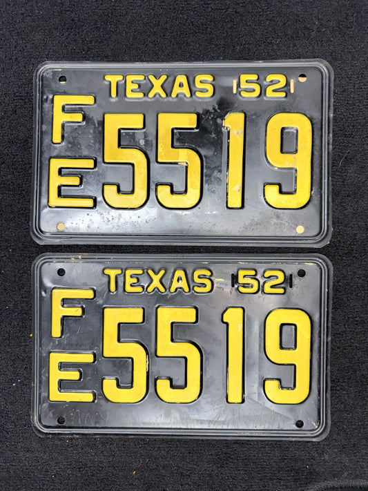 1952 Texas License Plate Pair – Original TX Plates – YOM Eligible – FE 5519 – Matching Set – Black Yellow