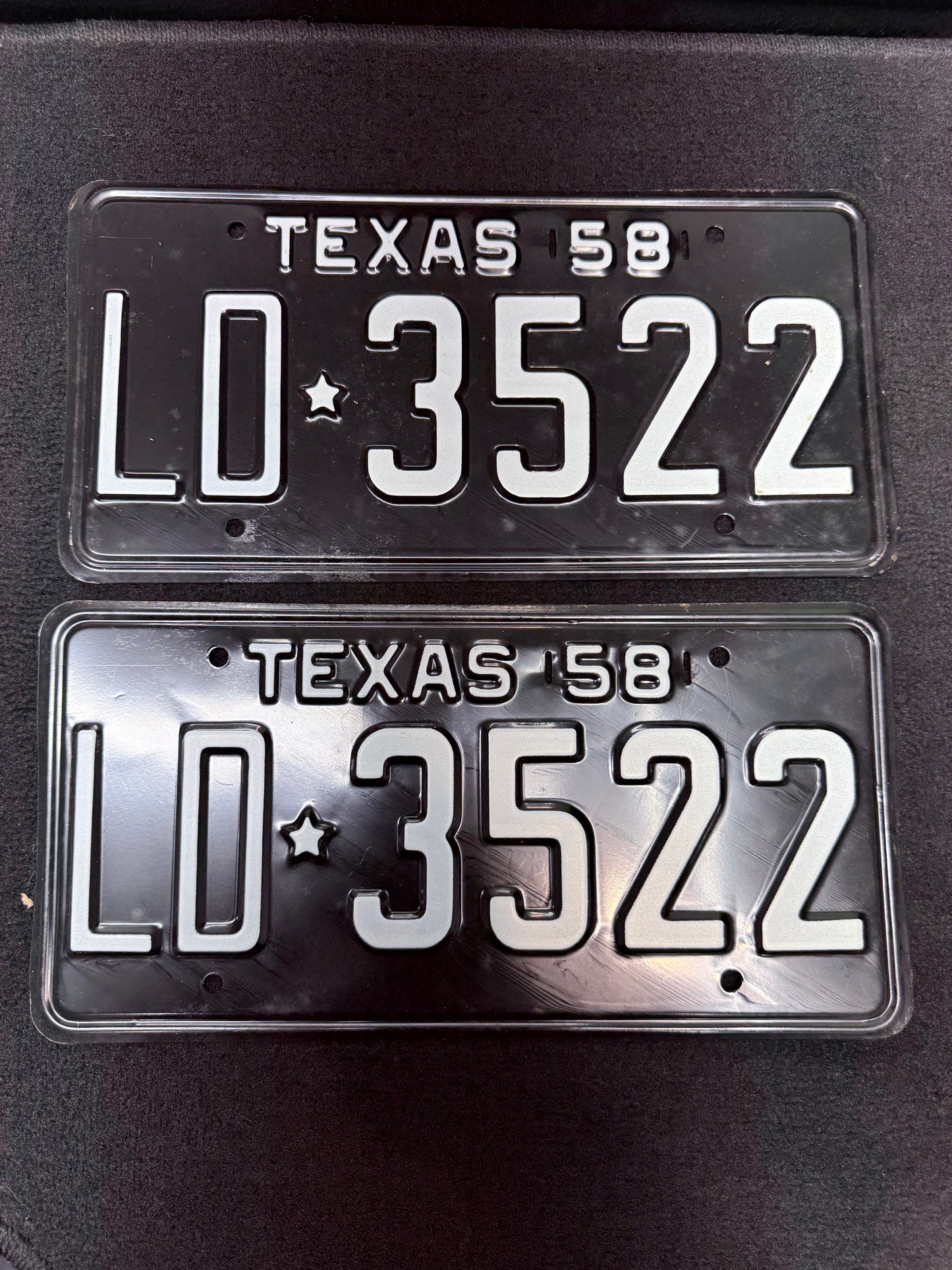 1958 Texas License Plate Pair – Original TX Plates – YOM Eligible – LO 3522 – Black White – Matching Set